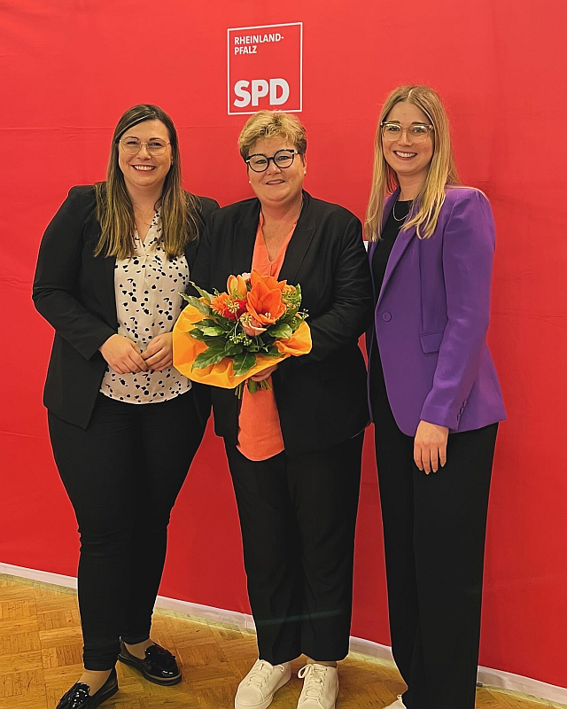LR: Tamara Müller MdL, Bettina Brück Vorsitzende, Lena Werner MdB
